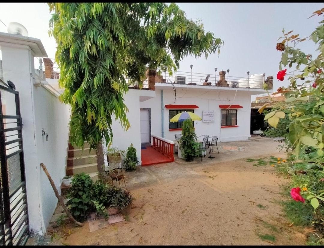 Eastern Gate Homestay Khajuraho Exterior photo